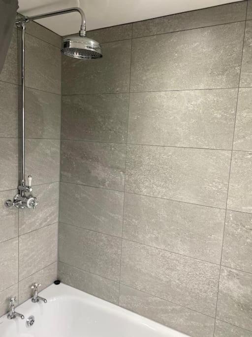 Villa 2 Bed House Sleeps 4-5 à Liverpool Extérieur photo