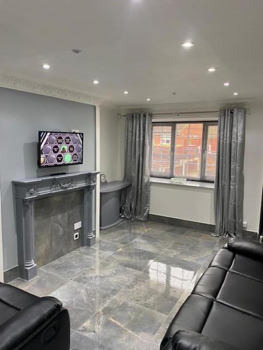 Villa 2 Bed House Sleeps 4-5 à Liverpool Extérieur photo